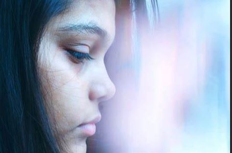 phot of a sad-looking child with dark hair