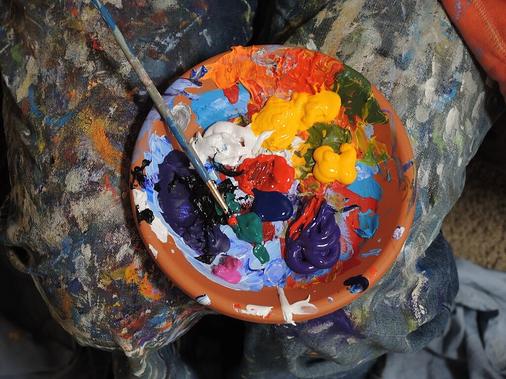 Image of bowl of paint 